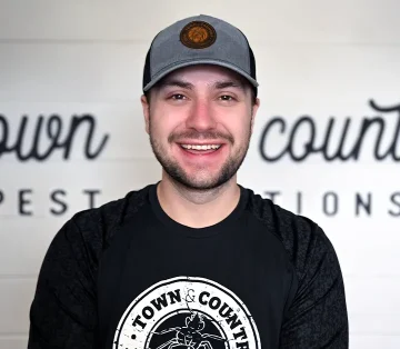 town-country-drew-pest-technician-syracuse