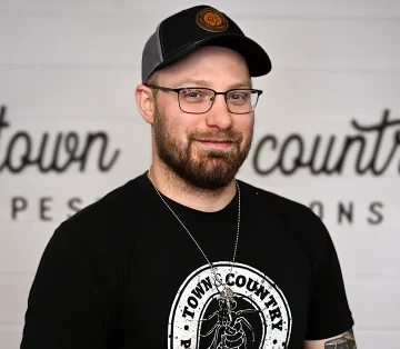 town-country-jeremy-pest-control-technician