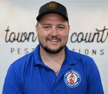 town-country-jeremyS-pest-control-technician