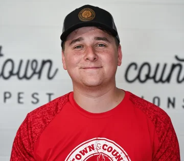 town-country-john-pest-control-technician