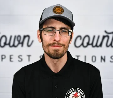 town-country-lance-pest-control-technician