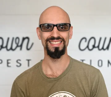 town-country-ryan-pest-control-technician