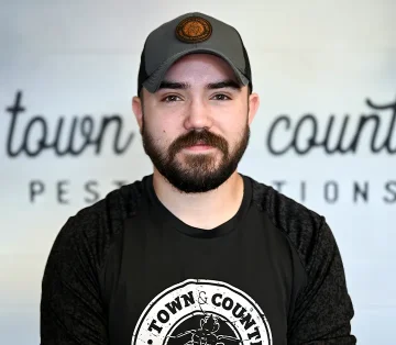 town-country-ryley-pest-control-technician