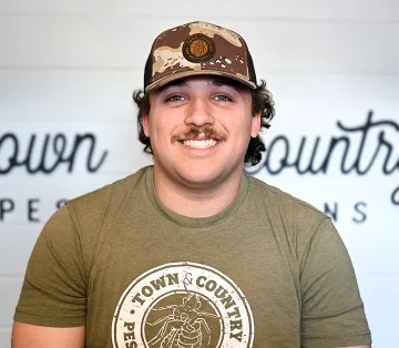 town-country-scott-pest-control-technician